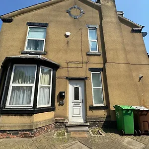  Apartment 2 Bed 1st Floor Flat Near Centre