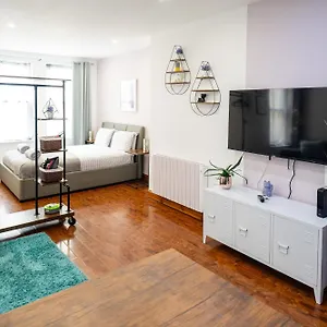 Reef7 - Modern Flat, 5 Mins From Beach, Centre And International Centre , Bournemouth United Kingdom